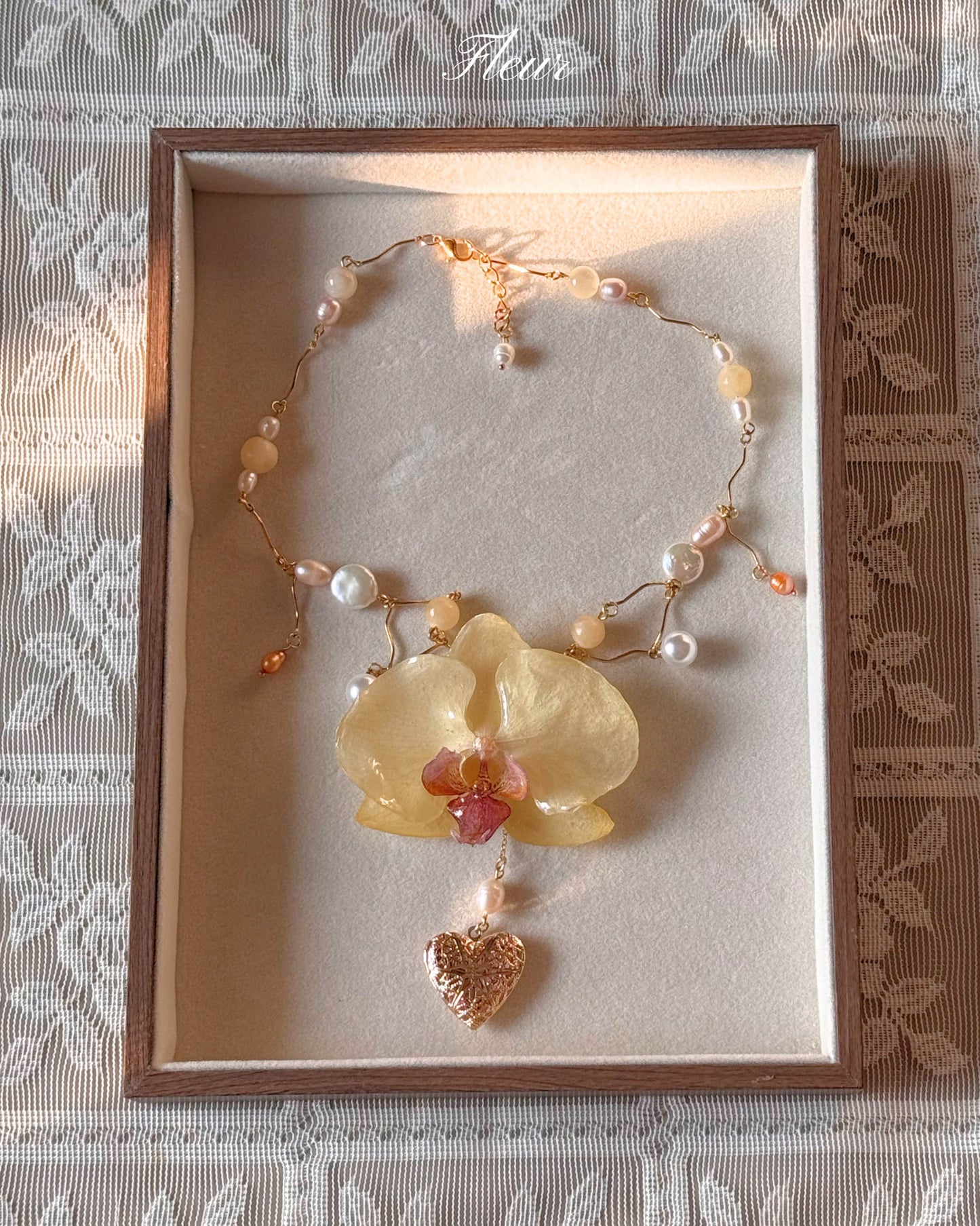 Golden Orchid Éclat Necklace