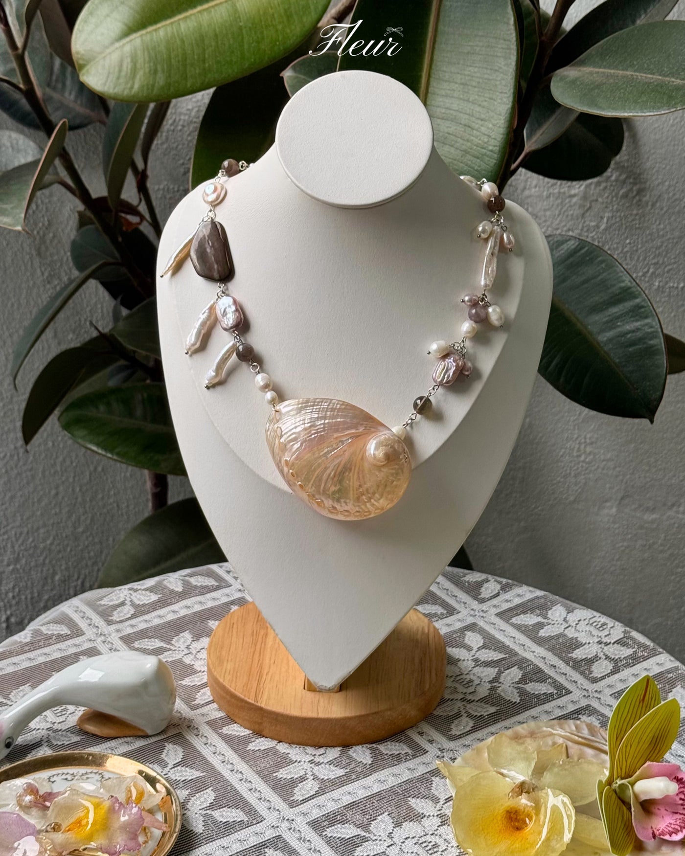Pearl Shell Chic Necklace